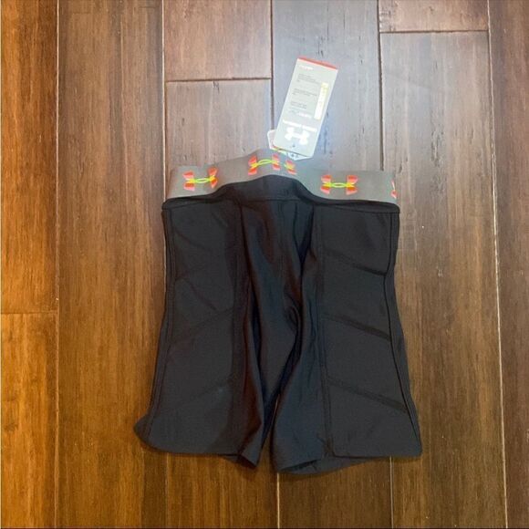 Under Armour Ladies Compression Shorts - Picture 4 of 4